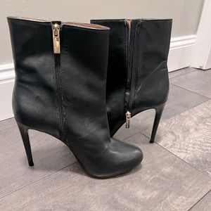 NWOT LOUISE ET CIE heel Booties!